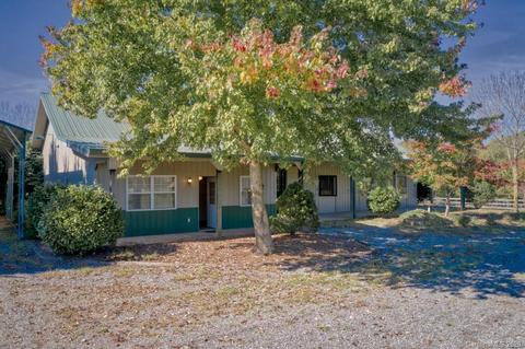 475 Gilbert Rd, Columbus, NC 28722 photo 6