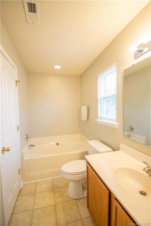 7016 Blithe Low Pl, Charlotte, NC 28273 photo 10