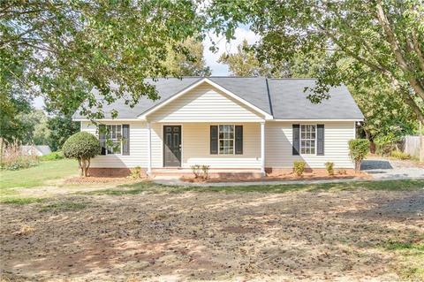 7005 Windsong Way, Wingate, NC 28174 photo 1