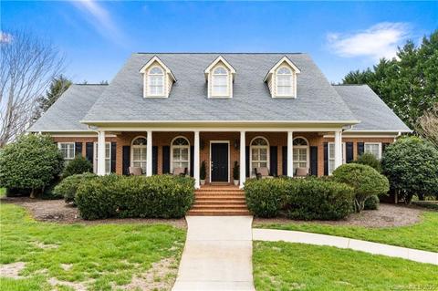 326 41st Avenue Pl NW, Hickory, NC 28601 photo 1