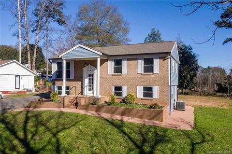 2548 Devon Dr, Dallas, NC 28034 photo 2