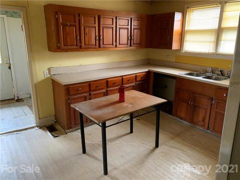 209 School St, Marion, NC 28752 photo 4