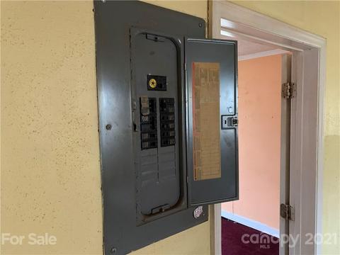 209 School St, Marion, NC 28752 photo 5