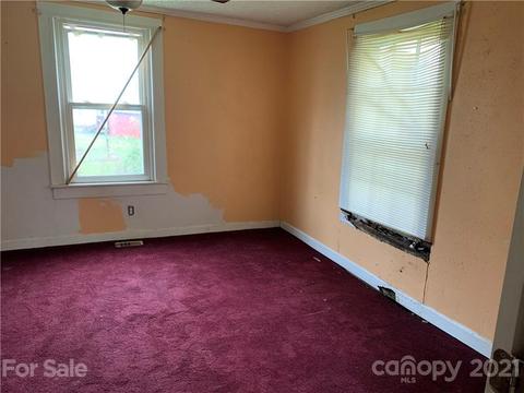 209 School St, Marion, NC 28752 photo 6
