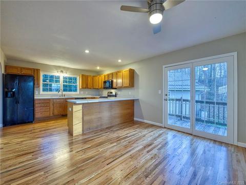 948 Redfield Dr, Clyde, NC 28721 photo 6