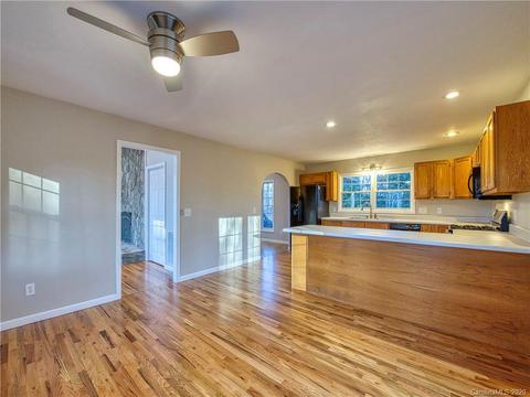 948 Redfield Dr, Clyde, NC 28721 photo 7