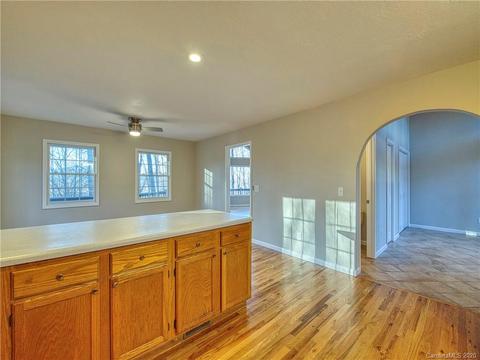 948 Redfield Dr, Clyde, NC 28721 photo 5