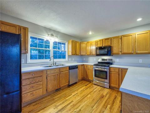 948 Redfield Dr, Clyde, NC 28721 photo 4