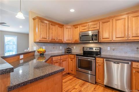508 E Carpenter St, Maiden, NC 28650 photo 5