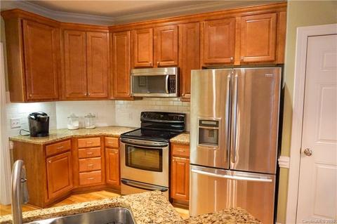 4014 Pinecrest Dr NE, Hickory, NC 28601 photo 14