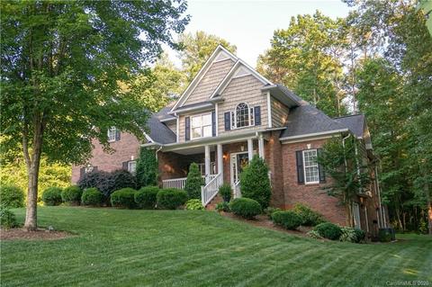 4014 Pinecrest Dr NE, Hickory, NC 28601 photo 1