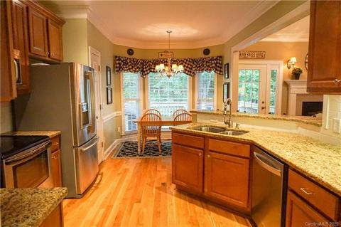4014 Pinecrest Dr NE, Hickory, NC 28601 photo 16