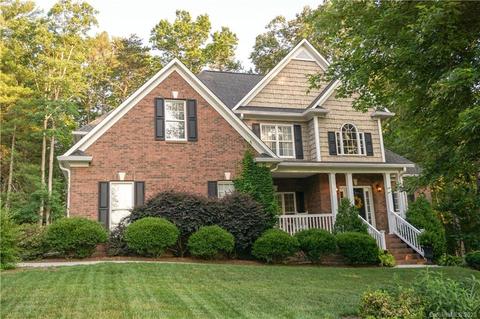 4014 Pinecrest Dr NE, Hickory, NC 28601 photo 2