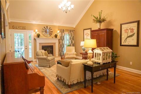 4014 Pinecrest Dr NE, Hickory, NC 28601 photo 9