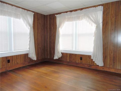 60 Pulliam St, Marion, NC 28752 photo 4