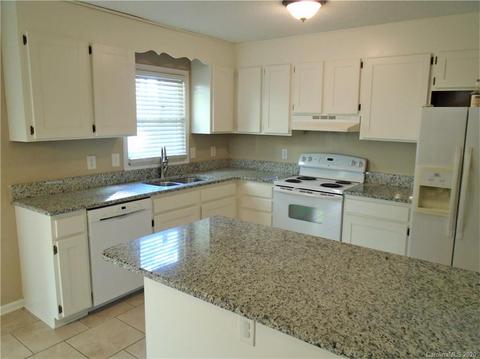 1230 Landsdowne Dr, Conover, NC 28613 photo 8