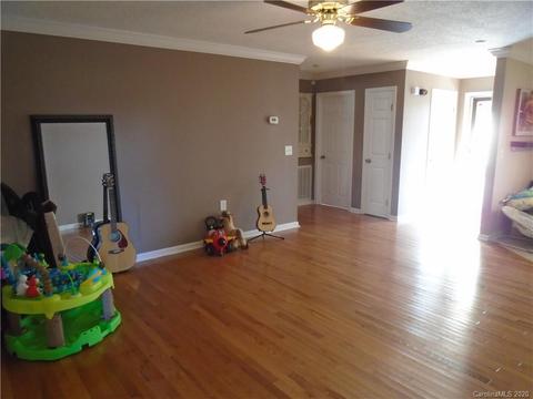 1230 Landsdowne Dr, Conover, NC 28613 photo 10