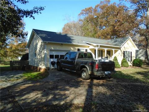 1230 Landsdowne Dr, Conover, NC 28613 photo 3