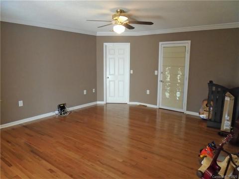 1230 Landsdowne Dr, Conover, NC 28613 photo 9
