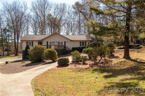 65 Web Pl, Mills River, NC 28759 photo 1