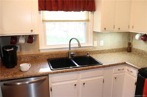 1010 Tangle Dr, Hickory, NC 28602 photo 12