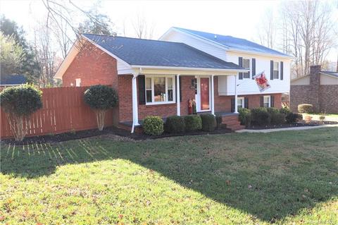 1010 Tangle Dr, Hickory, NC 28602 photo 3
