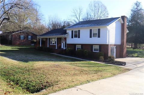 1010 Tangle Dr, Hickory, NC 28602 photo 2