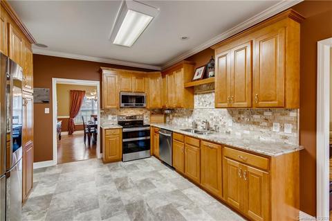 10768 Kingsview Dr, Davidson, NC 28036 photo 9
