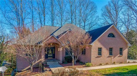 203 Eagle Point Dr, Brevard, NC 28712 photo 1