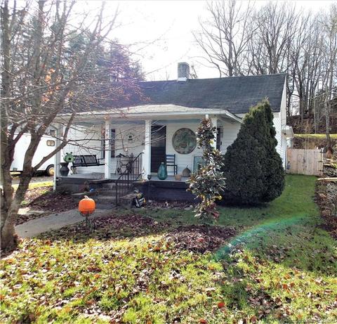 106 E Appletree St, Brevard, NC 28712 photo 2