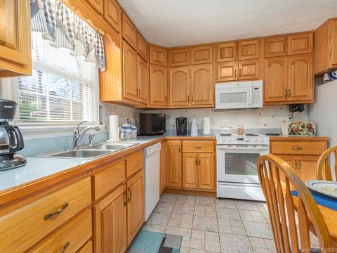 14 Briar Ln, Clyde, NC 28721 photo 9