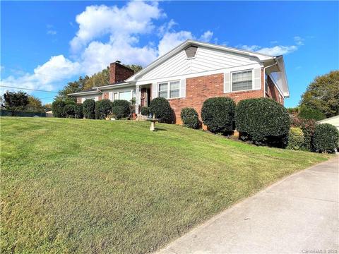700 7th St SE, Hickory, NC 28602 photo 1