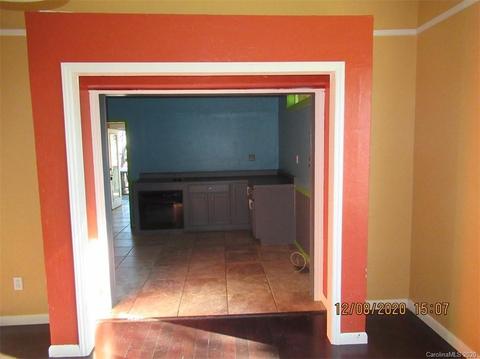 321 3rd St SE, Hickory, NC 28602 photo 4