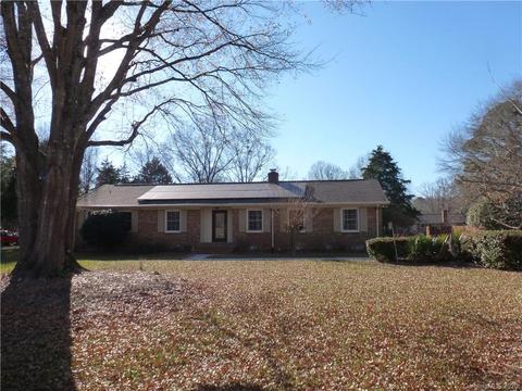 1917 Hickory Dr, Lancaster, SC 29720 photo 1