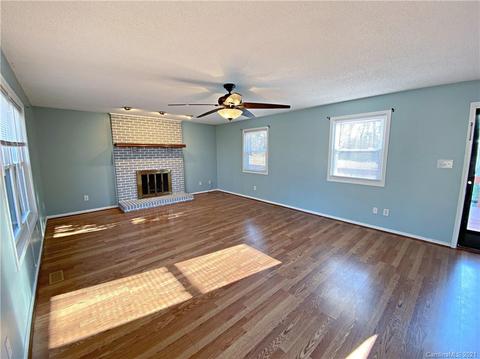 2827 Devonshire Rd, Newton, NC 28658 photo 5