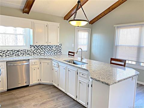 2827 Devonshire Rd, Newton, NC 28658 photo 10