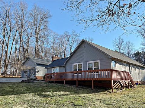 2827 Devonshire Rd, Newton, NC 28658 photo 1