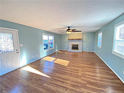 2827 Devonshire Rd, Newton, NC 28658 photo 4