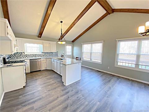 2827 Devonshire Rd, Newton, NC 28658 photo 7