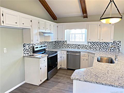 2827 Devonshire Rd, Newton, NC 28658 photo 9