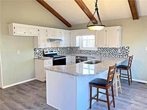 2827 Devonshire Rd, Newton, NC 28658 photo 8