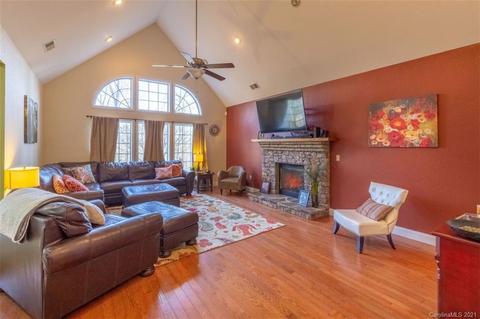 166 Amaroo Rdg, Sylva, NC 28779 photo 4