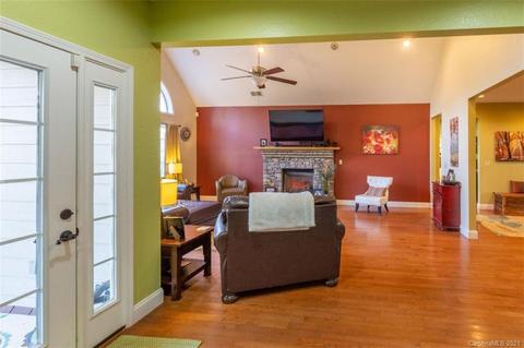 166 Amaroo Rdg, Sylva, NC 28779 photo 3