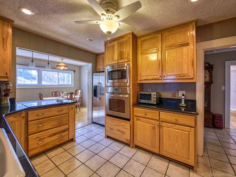 2 Roberts St, Canton, NC 28716 photo 9
