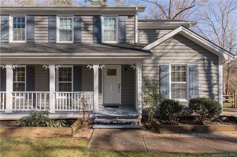 14201 Hackamore Dr, Matthews, NC 28105 photo 1