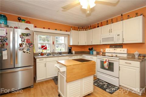 904 3rd St SE, Conover, NC 28613 photo 3