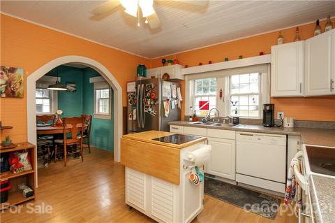 904 3rd St SE, Conover, NC 28613 photo 4