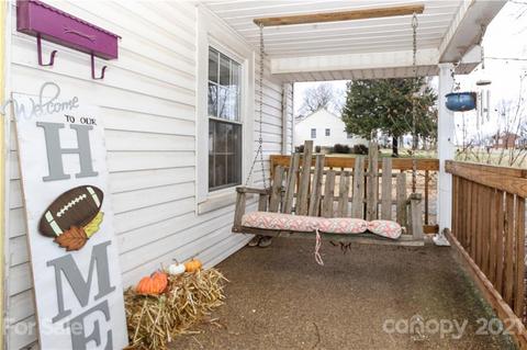 904 3rd St SE, Conover, NC 28613 photo 2