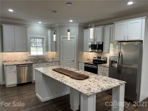 2086 Robert Dr, Morganton, NC 28655 photo 3
