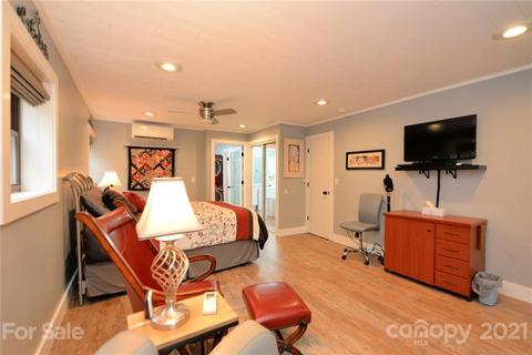 696 Lick Log Rd, Sylva, NC 28779 photo 17